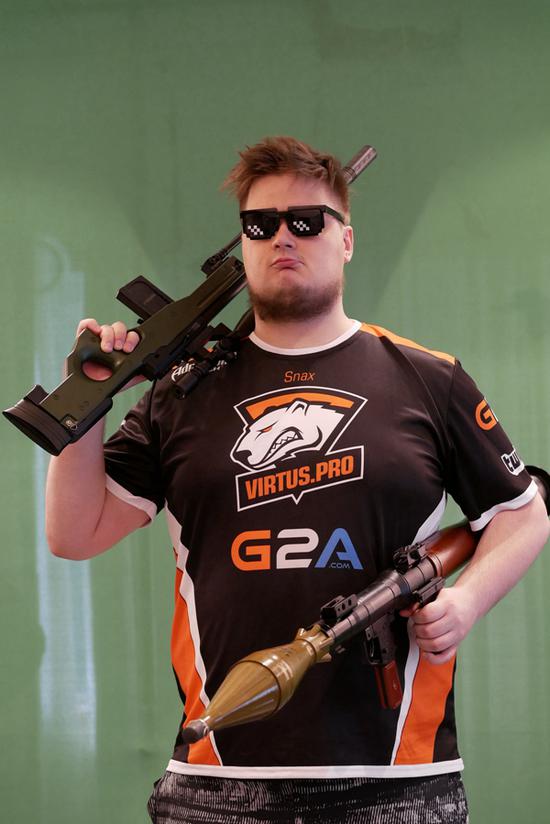 只剩下官方公告了！ Ninjas in Pyjamas 官方微博出现在 Doinb 的生日微博评论区，并送上祝福：祝 Inb 兄生日快乐，愿你所有的愿望都能实现