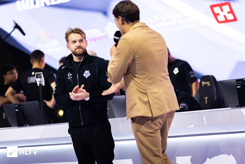 S联赛冠军被击败了？上单选手 Siwoo 展现了他的技能，作为 Dplus KIA 屠杀了整个战场，轻松击败了 T1 ！