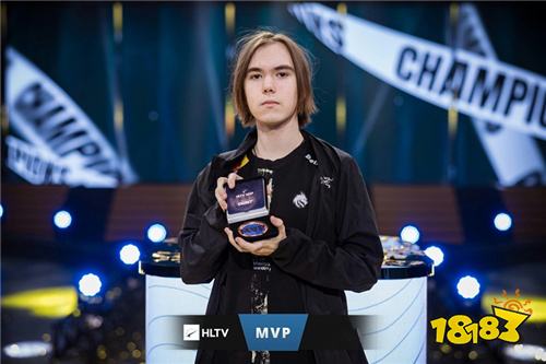 Faker参与了梅赛德斯奔驰举行的记者会